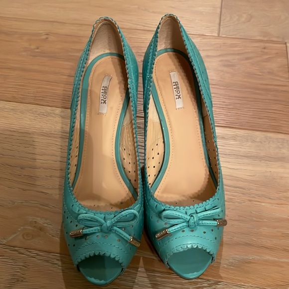 Geox Turquoise Pumps. - Picture 4 of 8